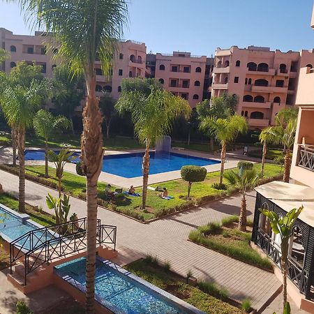Un Moderne Chic Appartement Vue Sur Piscine Marrakesch Exterior foto